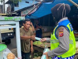 Tidak Mengenal Rasa Lelah Polwan Polres Subang Bagikan Ratusan Masker