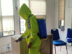 Cegah Penyebaran Omicron, Sat Lantas Polres Lhokseumawe Semprot Disinfektan