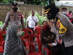 Jajaran Polres Subang terus Genjot vaksinasi Merdeka Door to Door, Di Blok Wera RT.14 Dan 15 Kelurahan Dangdeur Subang