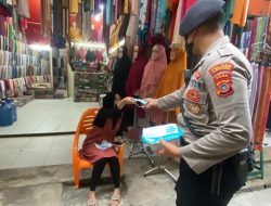 Patroli Guantibmas, Tim URC Siagam Polres Lhokseumawe Bagikan Masker