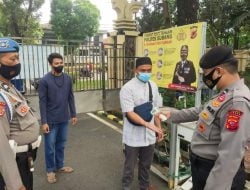 Cegah Penyebaran Covid-19 , Masuk Mako Polres Subang Wajib Scanning QR Barcode Aplikasi Peduli Lindungi