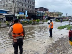 Patroli Antisipasi Banjir, Personel Polres Lhokseumawe Pantau Sejumlah Titik