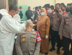 Upaya Cegah Omicron, Kapolres Lhokseumawe Bersama Personil Jalani Test Swab Anti Gen