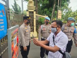 Cegah Penyebaran Covid-19 , Masuk Mako Polres Subang Wajib Scanning QR Barcode Aplikasi Peduli Lindung