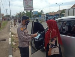 Tim URC Siagam Polres Lhokseumawe Bagikan Masker di Tempat Publik