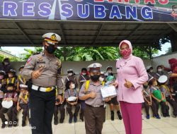 Unit Kamsel Satlantas Polres Subang Polda Jabar Berikan Reward Kepada Anak TK Bhayangkari