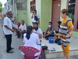 Polsek Medan Timur “Door to Door” Berikan Vaksin Bagi Lansian