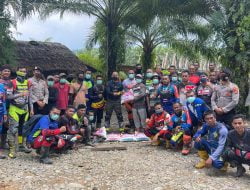 Gunakan Motor Trail Jelajahi Pedalaman, Kapolres Lhokseumawe Bantu Warga Kurang Mampu