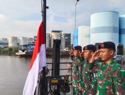 KRI LEPU-861 Kibarkan Bendera Merah Putih Setengah Tiang