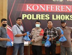 Polres Lhokseumawe Bagikan Daging Meugang Kepada Insan Pers