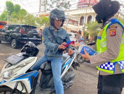 Polwan Polres Subang Gencar Lakukan Himbauan Prokes & Bagikan Masker Gratis Kepada Masyarakat