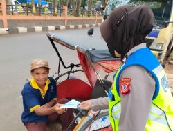 Polwan Polres Subang Gencar Lakukan Himbauan Prokes & Bagikan Masker Gratis Kepada Masyarakat