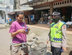 Polwan Polres Subang Gencar Lakukan Himbauan Prokes & Bagikan Masker Gratis Kepada Masyarakat