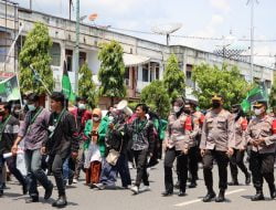 Kapolres Lhokseumawe Turun Langsung Kawal Unjuk Rasa, AKBP Eko Hartanto : Kedepankan Tindakan Persuasif dan Humanis