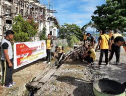 Menyambut HUT Bhayangkara ke – 76, Polres Bangkep Gelar Baksos Bersihkan Lingkungan Rumah Ibadah