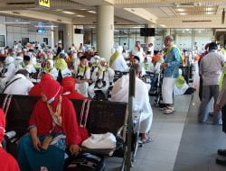 Polsek Kawan Bandara Hang Nadim Laksanakan Pengamanan Kedatangan Calon Jamaah Haji Prov. Jambi di Bandara Hang Nadim Batam