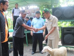 Letda (Purn) TNI/AD Sarija, Sumbang Kambing Ke RW Se Desa Kota Batu