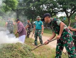 MEMPERINGATI HUT KE- 77 RI, TNI BERSAMA WARGA GOTONG ROYONG BERSIHKAN MAKAM PAHLAWAN.