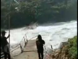 Gelombang Tinggi Hantam Pantai Pangandaran dan Pantai Jabar Selatan Lainnya, Perahu Rusak