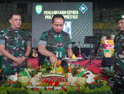 Korem 061/SK Gelar Acara Syukuran HUT Ke-73 dengan Berbagi Santunan Anak Yatim Piatu dan Pemberian Piagam Penghargaan kepada Prajurit dan Keluarga berprestasi