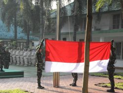 Korem 061/SK melaksanakan Upacara Pengibaran Bendera.