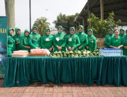 Jum’at Berkah Persit KCK Koorcab Rem 061 PD III / Siliwangi Berbagi Nasi Bungkus