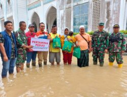 Dandim 0103/Aut Bersama Sales Area Manager Aceh PT Pertamina Patra Niaga, Salurkan Bantuan kepada Masyarakat yang Terkena Banjir.