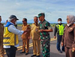 Kunjungan Kerja Menteri Pekerjaan Umum dan Perumahan Rakyat (PUPR) Di Aceh Utara, Dandim 0103/Aut Dampingi Danrem 011/LW sambut Kedatangannya di Bandara Malikussaleh.