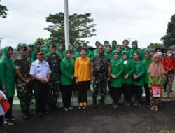 Danrem 061/Sk Dampingi Panglima TNI Tinjau Lokasi Gempa dan Berikan Bantuan Sembako Untuk Warga Terdampak