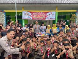 Hari Guru Nasional Tahun 2022, AKBP Teddy Rachesna Beri Kejutan Guru Sekolah Dasar di Way Kanan