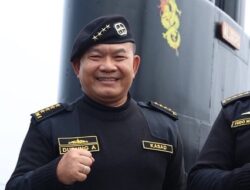 Kasad Terima Brevet Hiu Kencana Sebagai Warga Kehormatan Kapal Selam TNI AL