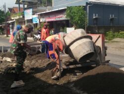 Selalu Hadir di Tengah-Tengah Masyarakat, Babinsa Pos Selopuro Bantu Kesulitan Warga di Wilayah Binaannya