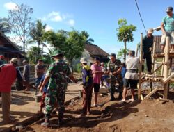 Anggota Koramil Wlingi Gelar Kerja Bakti Pembangunan Mushola, Sebagai Wujud Pengabdian Kepada Masyarakat