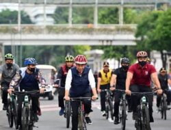 Momen Presiden Jokowi Bersepeda di Kawasan CFD Sudirman-Thamrin