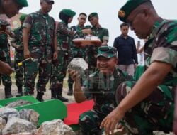 Kasad Letakkan Batu Pertama Pembangunan Kandang Sapi Korem 143/HO