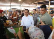 Gubernur Arinal Dampingi Presiden RI Joko Widodo Cek Harga Komoditas Pangan di Pasar Baru Rumbia, Pastikan Stabilitas Harga dan Inflasi Terkondisi Baik