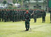 Direktur Pendidikan Akademi Militer Sebagai Inspektur Upacara