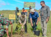 Pj. Walikota lakukan Panen Padi Sawah dari Kelompok Karya Tani di Kelurahan Silandit