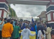 Himpunan Mahasiswa dan Ibuk-ibuk dari Perwakilan Orang Tua Korban Asusila Anak Melakukan  Aksi Demo Unjuk Rasa Di Depan Gedung PN Tebo