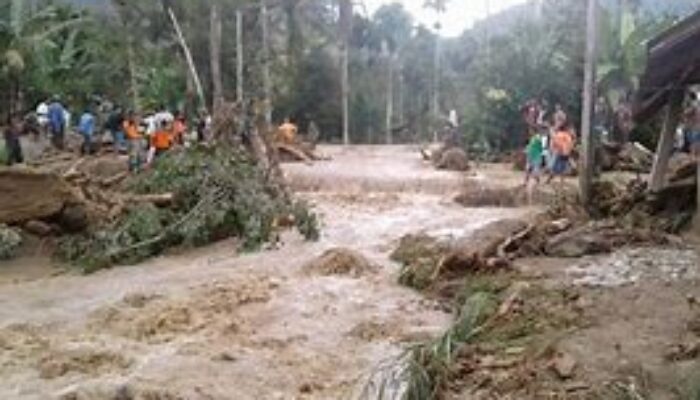 Pencarian Korban Banjir Bandang Dan Tanah Longsor Humbang Hasudutan