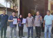 Polresta Bandar Lampung Amankan Kedatangan Logistik Surat Suara dan Alat Bantu Coblos Bagi Tuna Netra