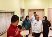 Pj Walikota Padangsidimpuan sambangi keluarga Satria bayi berusia 7 hari di Rumah sakit Metta medika