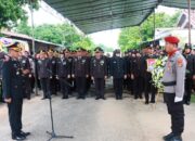 Polres Lampung Timur Gelar Upacara Pemakaman Personel Polri Yang Meninggal