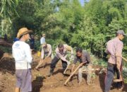 Antisipasi Potensi Bencana Alam Polsek Cibiuk Polres Garut Bersama Warga Lakukan Kegiatan Jum’at Bersi