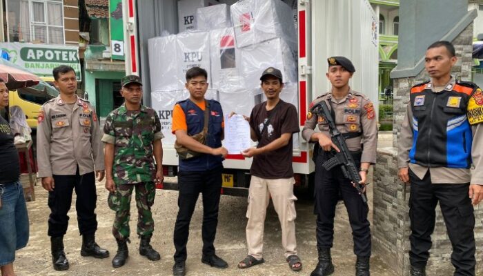 Sat Samapta Polres Garut Kawal Distribusi Logistik Pemilu Tahun 2024 Untuk Kecamatan Banjarwangi